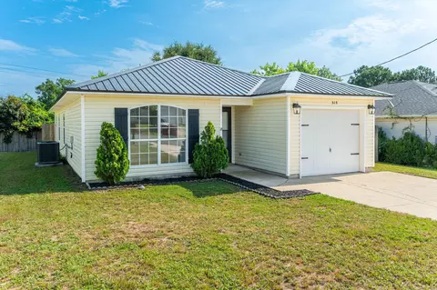 Exterior - 315 Apple Dr, Crestview, FL 32536 photo 2 of 7
