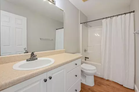 Bath - 315 Apple Dr, Crestview, FL 32536 photo 4 of 5