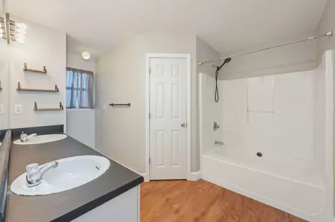 Bath - 315 Apple Dr, Crestview, FL 32536 photo 2 of 5