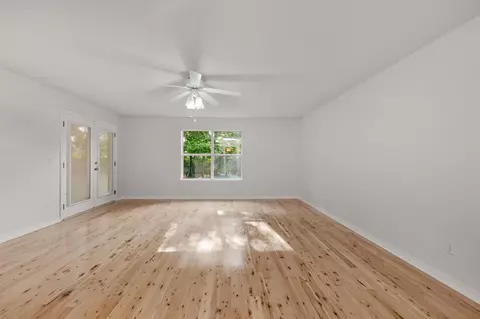 Living - 422 Mara Dr, Crestview, FL 32536 photo 8 of 8