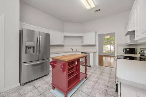 Kitchen - 422 Mara Dr, Crestview, FL 32536 photo 4 of 4