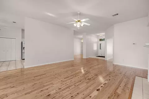 Living - 422 Mara Dr, Crestview, FL 32536 photo 4 of 8