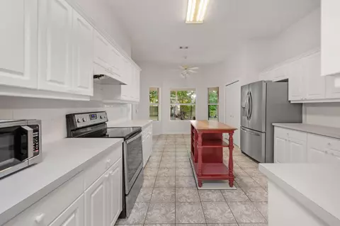 Kitchen - 422 Mara Dr, Crestview, FL 32536 photo 1 of 4