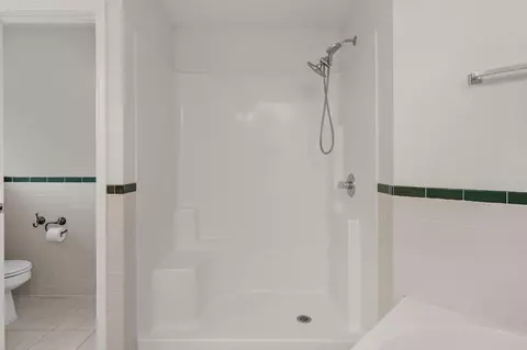 Bath - 422 Mara Dr, Crestview, FL 32536 photo 4 of 6