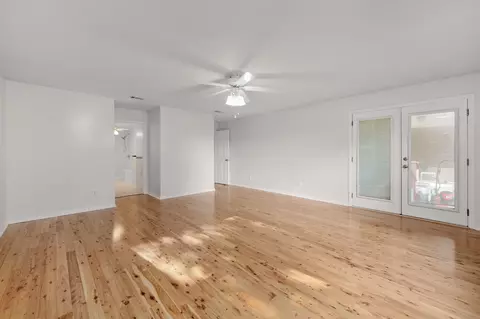Living - 422 Mara Dr, Crestview, FL 32536 photo 7 of 8