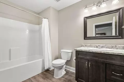 Bath - 3172 Main St, Crestview, FL 32539 photo 3 of 3