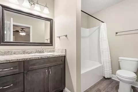 Bath - 3172 Main St, Crestview, FL 32539 photo 1 of 3