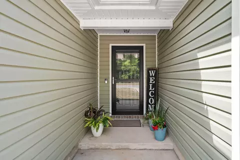 Entry Way - 3172 Main St, Crestview, FL 32539 photo 1 of 3