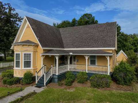 Exterior - 768 3rd St, Chipley, FL 32428 photo 2 of 15