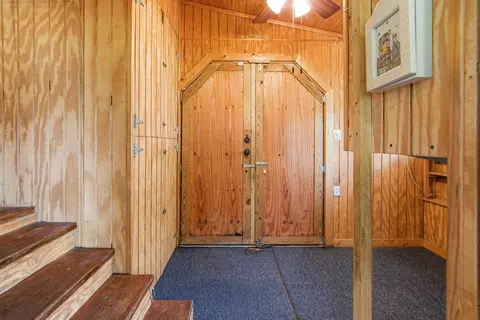 Entry Way - 768 3rd St, Chipley, FL 32428 photo 10 of 10