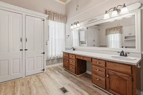Bath - 768 3rd St, Chipley, FL 32428 photo 4 of 6