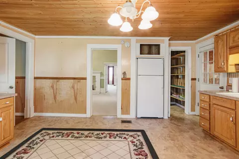 Entry Way - 768 3rd St, Chipley, FL 32428 photo 4 of 10