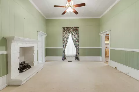 Living - 768 3rd St, Chipley, FL 32428 photo 4 of 7