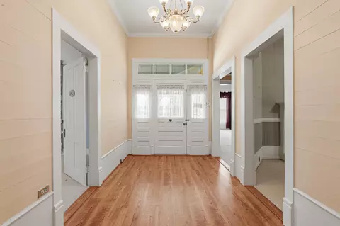 Entry Way - 768 3rd St, Chipley, FL 32428 photo 3 of 10