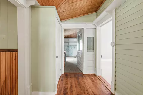 Entry Way - 768 3rd St, Chipley, FL 32428 photo 5 of 10
