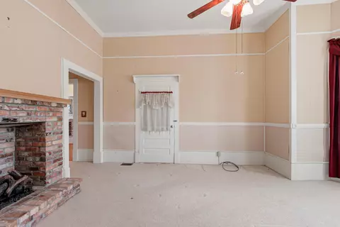 Living - 768 3rd St, Chipley, FL 32428 photo 3 of 7