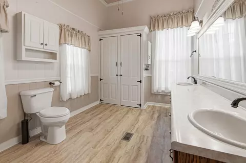 Bath - 768 3rd St, Chipley, FL 32428 photo 5 of 6