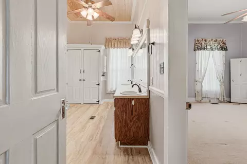 Entry Way - 768 3rd St, Chipley, FL 32428 photo 7 of 10