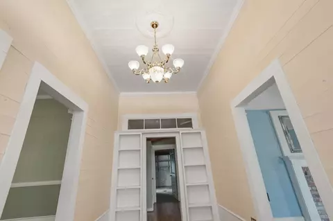 Entry Way - 768 3rd St, Chipley, FL 32428 photo 2 of 10