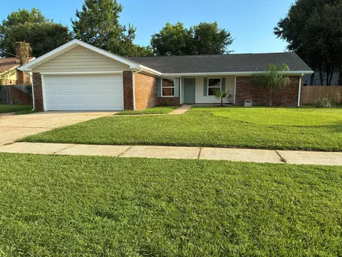 531 Brian Cir, Mary Esther, FL 32569