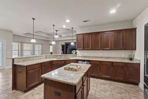 Kitchen - 6229 Lapis Ln, Crestview, FL 32539 photo 4 of 5