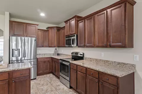 Kitchen - 6229 Lapis Ln, Crestview, FL 32539 photo 3 of 5