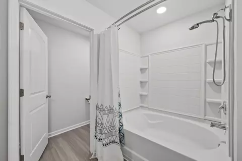 Bath - 352 Merlin Ct, Crestview, FL 32539 photo 2 of 5