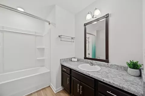Bath - 352 Merlin Ct, Crestview, FL 32539 photo 4 of 5