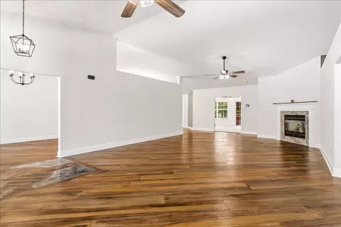Living - 656 Territory Ln, Crestview, FL 32536 photo 5 of 10