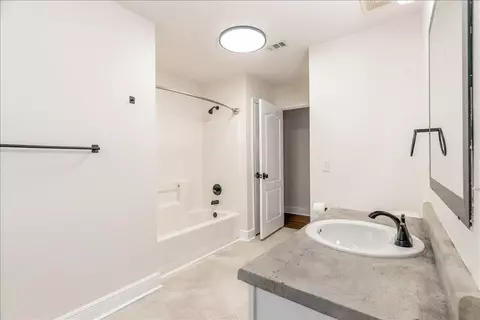 Bath - 656 Territory Ln, Crestview, FL 32536 photo 1 of 5