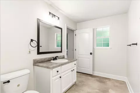 Bath - 656 Territory Ln, Crestview, FL 32536 photo 2 of 5