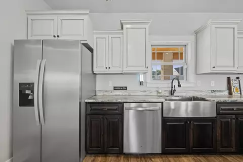 Kitchen - 5368 Dora St, Baker, FL 32531 photo 5 of 9