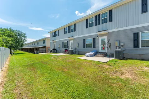 Exterior - 124 E Iron Horse Dr, Crestview, FL 32539 photo 7 of 9