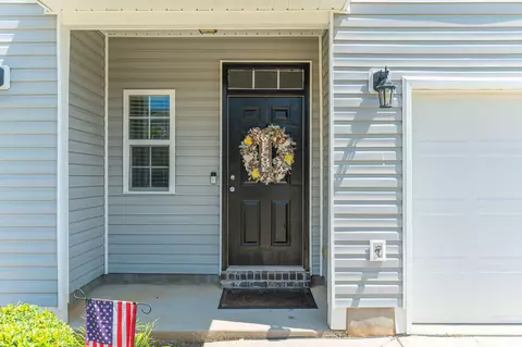 Entry Way - 124 E Iron Horse Dr, Crestview, FL 32539 photo 1 of 4