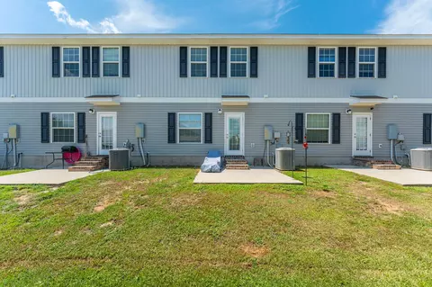 Exterior - 124 E Iron Horse Dr, Crestview, FL 32539 photo 8 of 9