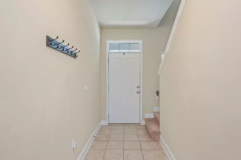Entry Way - 124 E Iron Horse Dr, Crestview, FL 32539 photo 2 of 4