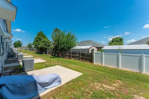 Exterior - 124 E Iron Horse Dr, Crestview, FL 32539 photo 5 of 9