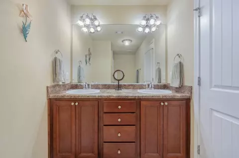 Bath - 124 E Iron Horse Dr, Crestview, FL 32539 photo 3 of 4