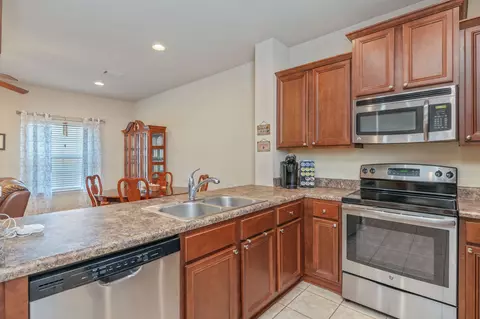 Kitchen - 124 E Iron Horse Dr, Crestview, FL 32539 photo 4 of 4