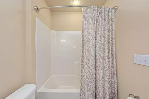 Bath - 124 E Iron Horse Dr, Crestview, FL 32539 photo 2 of 4