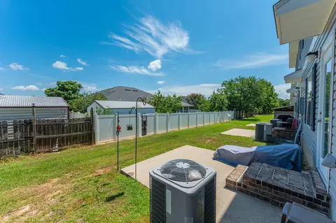 Exterior - 124 E Iron Horse Dr, Crestview, FL 32539 photo 6 of 9