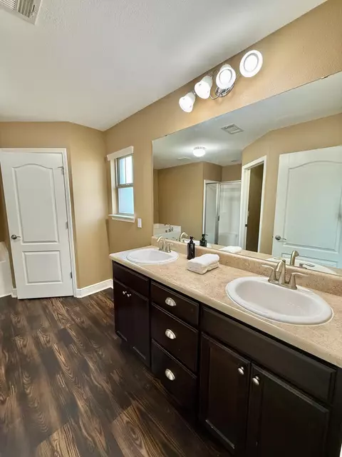 Bath - 5358 Deer Oak Dr, Pace, FL 32571 photo 2 of 3