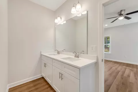 Bath - 123 Fairway Dr, Crestview, FL 32536 photo 1 of 3