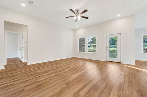 Living - 123 Fairway Dr, Crestview, FL 32536 photo 5 of 5