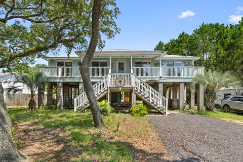 3034 Bay St, Gulf Breeze, FL 32563