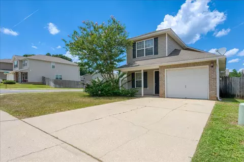 Exterior - 200 Wainwright Dr, Crestview, FL 32539 photo 2 of 10