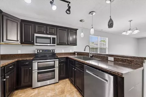 Kitchen - 200 Wainwright Dr, Crestview, FL 32539 photo 3 of 5
