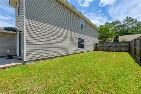 Exterior - 200 Wainwright Dr, Crestview, FL 32539 photo 9 of 10