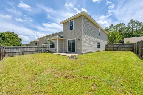 Exterior - 200 Wainwright Dr, Crestview, FL 32539 photo 6 of 10