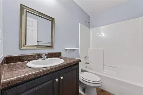 Bath - 200 Wainwright Dr, Crestview, FL 32539 photo 4 of 5